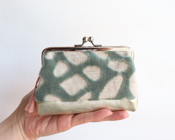 親子扣環錢包/飾品包，天鵝絨布料和牛皮材質，薄荷綠×鉑金 第1張的照片