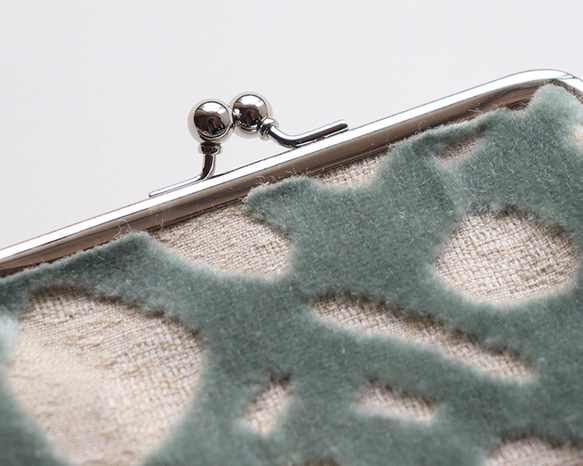 親子扣環錢包/飾品包，天鵝絨布料和牛皮材質，薄荷綠×鉑金 第5張的照片