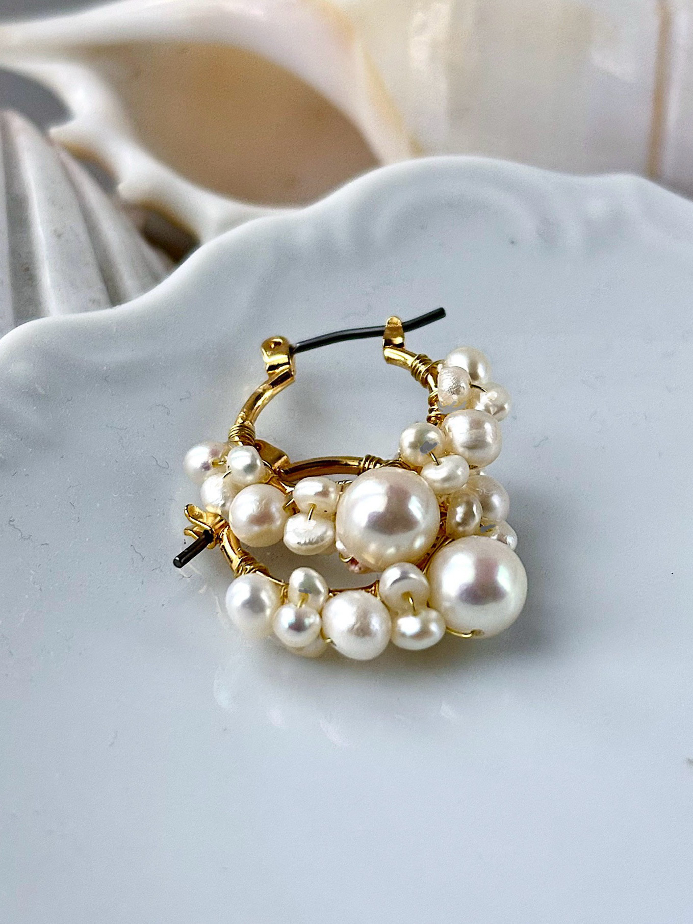 【純チタン】あこや真珠×淡水真珠が艶やかな、大人可愛いゴールドフープピアス❇︎卒業・入学式♦︎金属アレルギー対応♦︎