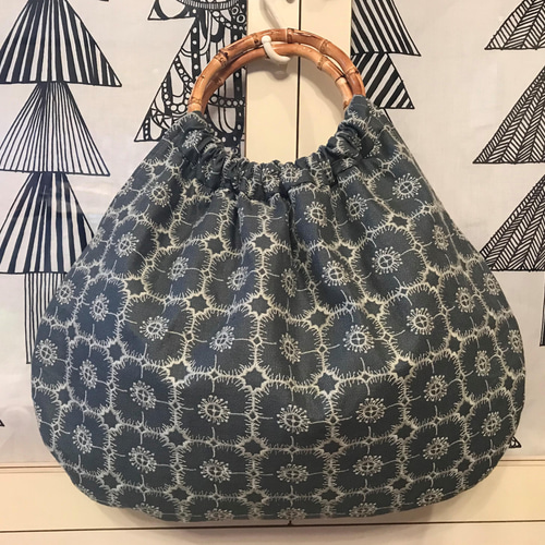 ミナペルホネンanemoneダークグリーンふっくらマチのトートバッグハンドメイド ミナペルホネン両面でマチつきトートバッグ ハンドメイドベス