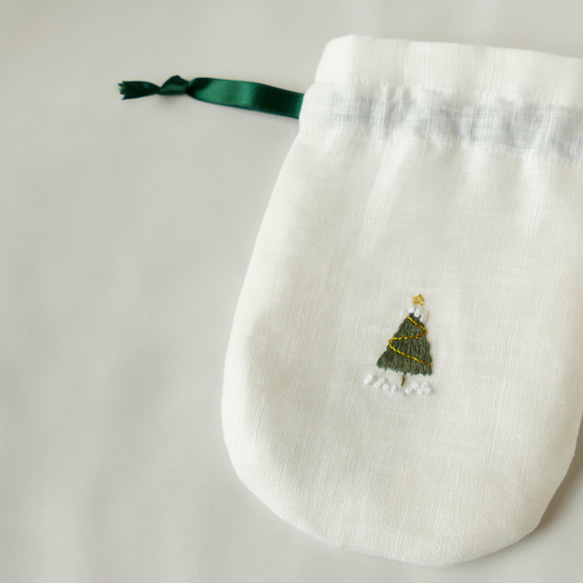 クリスマスツリー＊リネンの手刺繍巾着ポーチ＊ 8枚目の画像