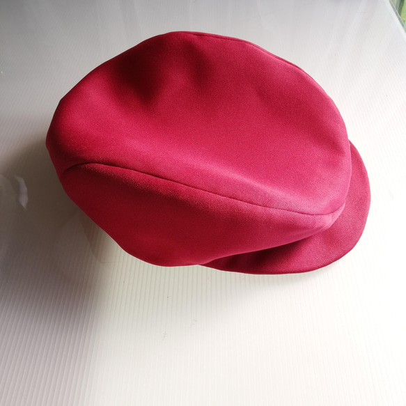 赤いハンチング帽 1枚目の画像