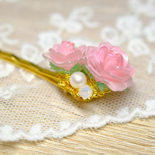 薔薇とキラキラのヘアピン  ３個セット ヘアクリップ⭐️⭐️ハンドメイド 薔薇とキラキラのヘアピン 3個セット ヘアクリップハンドメイド
