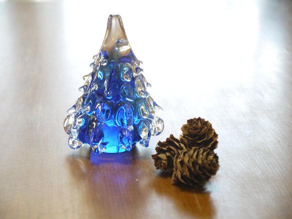 【早鳥】玻璃藍聖誕樹 第1張的照片