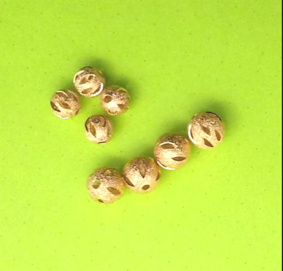 ビーズ 2ｻｲｽﾞ8個 8mm 10mm 丸玉 透かし 梨地 ゴールド  銅 3枚目の画像