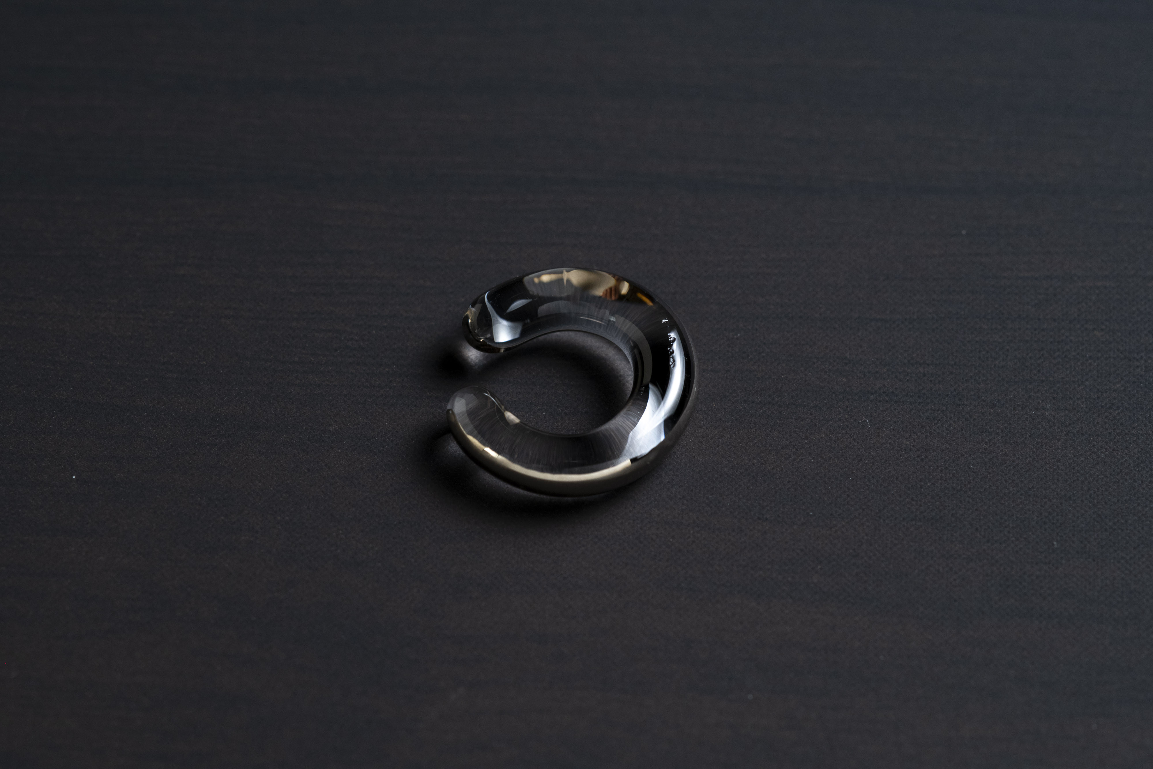 ガラスイヤーカフ "C"-platinum-