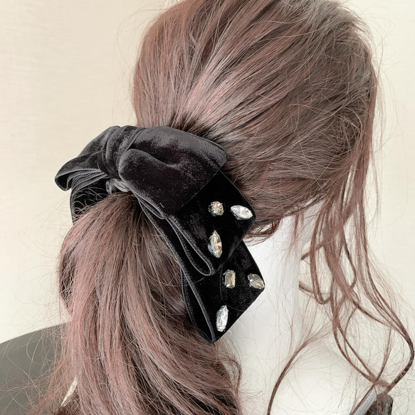 新作♡ ビッグたらりん ビジュー付 ベロアリボン シュシュ リボンゴム