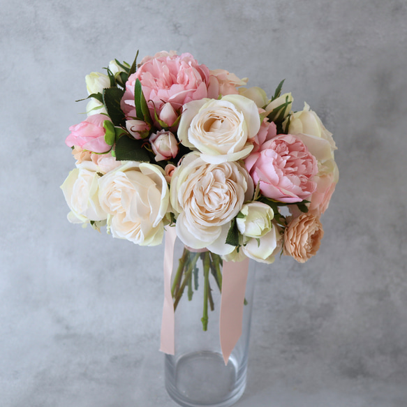 スモーキーピンクローズのシングルブーケ　韓国ブーケ　ウェディングブーケ 心躍るころんとローズブーケ ウエディングブーケ 結婚式 アーティ