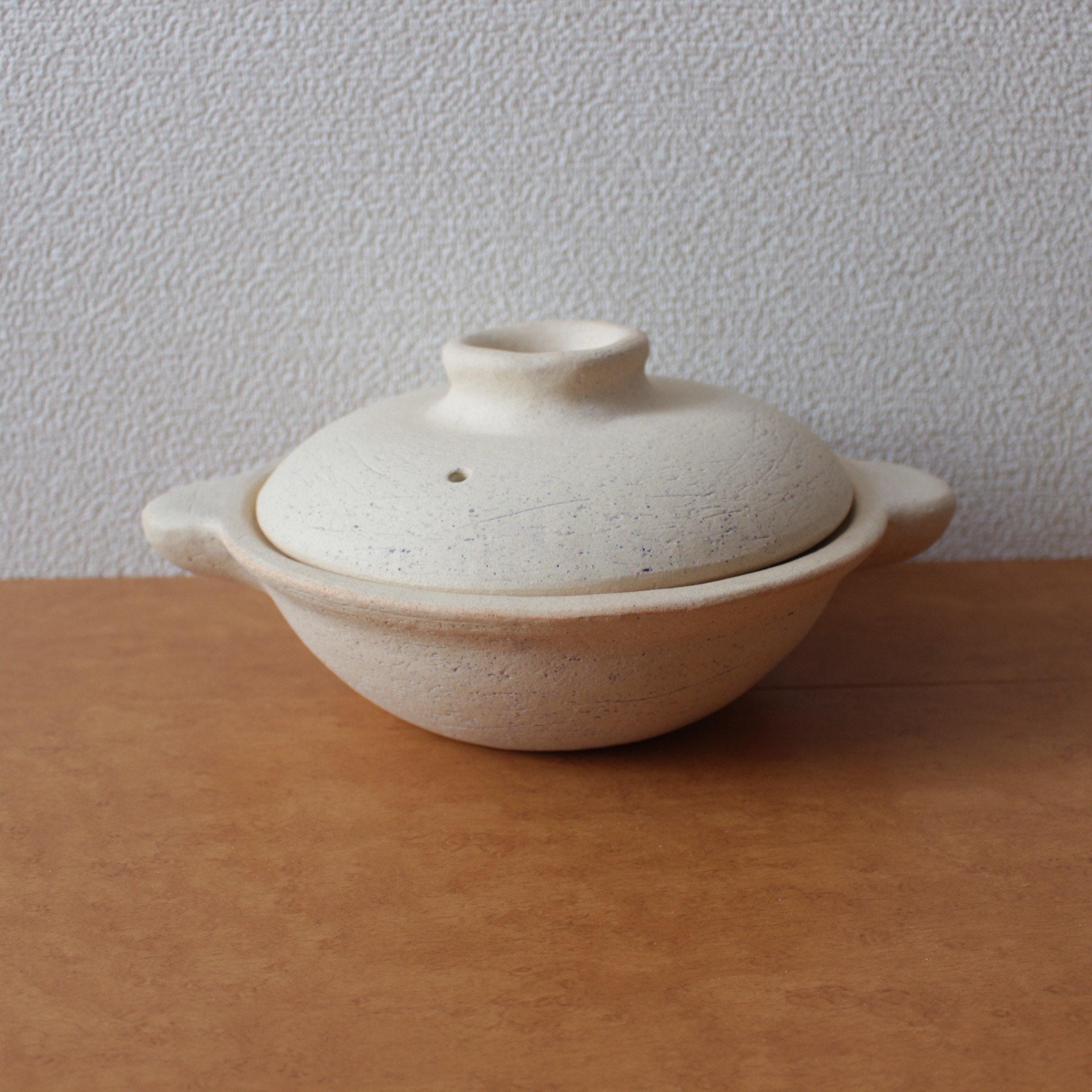 陶器　育てるウツワ 土鍋 サーモンピンク 顔料青 地シリーズ 夕暮れのイメージ