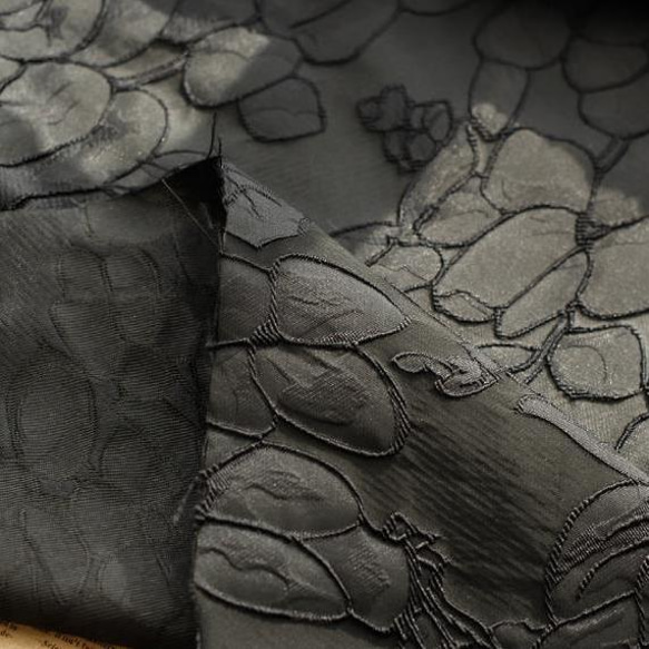レリーフ黒の花柄 ジャカード織りの生地 [2875] 8枚目の画像
