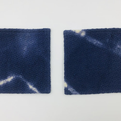 絞り染め手織り布で作ったコースター 2枚組 (H-co-41-A) 2枚目の画像