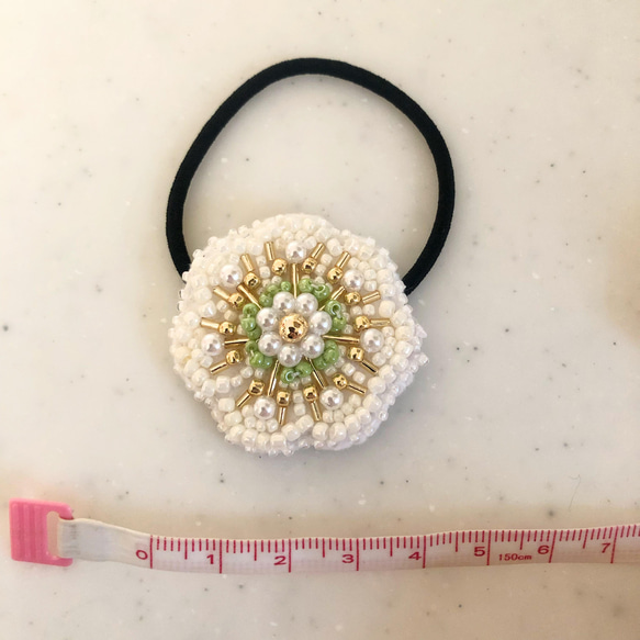 ビーズ刺繍　ヘアゴム　ピスタチオ　お花　パール 4枚目の画像