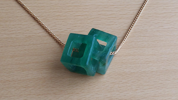 ☆ちょっと不思議な天然石のアクセサリー（アベンチュリンのチャーム）　Dear Friend® 2枚目の画像