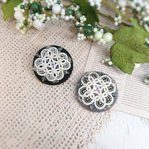 タティングレース×ビーズ刺繍で奏でる冬の花音ヘアゴム/ブローチ