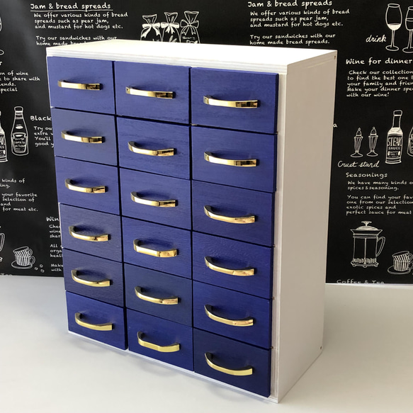 18杯の引き出しチェスト