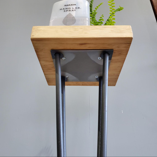 アイアン重視のルックス アルコール消毒スタンド デザイン性に特化した