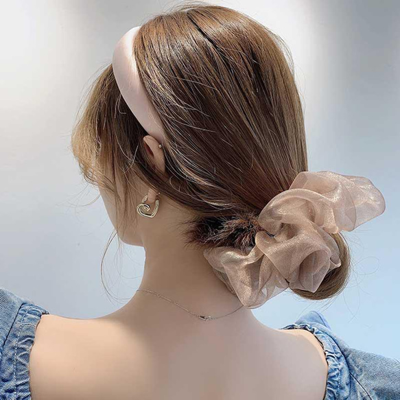 韓国ファッション　キラキラシュシュ　ベージュ　ヘアアクセサリー　-7370 2枚目の画像