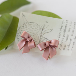 [限時顏色] Kutakuta Ribbon Earrings / Earrings (Nude Pink) 第1張的照片