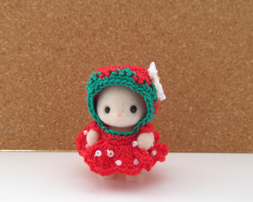 ハンドメイド＊シルバニア＊赤ちゃん＊着ぐるみ＊いちごちゃん＊手編み