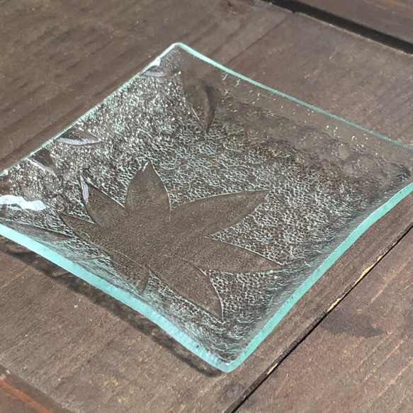 【オーダーページ】もみじ　小皿　昭和レトロガラス　アンティーク　型ガラス　もったいないをカタチに　思い出と一緒に 2枚目の画像