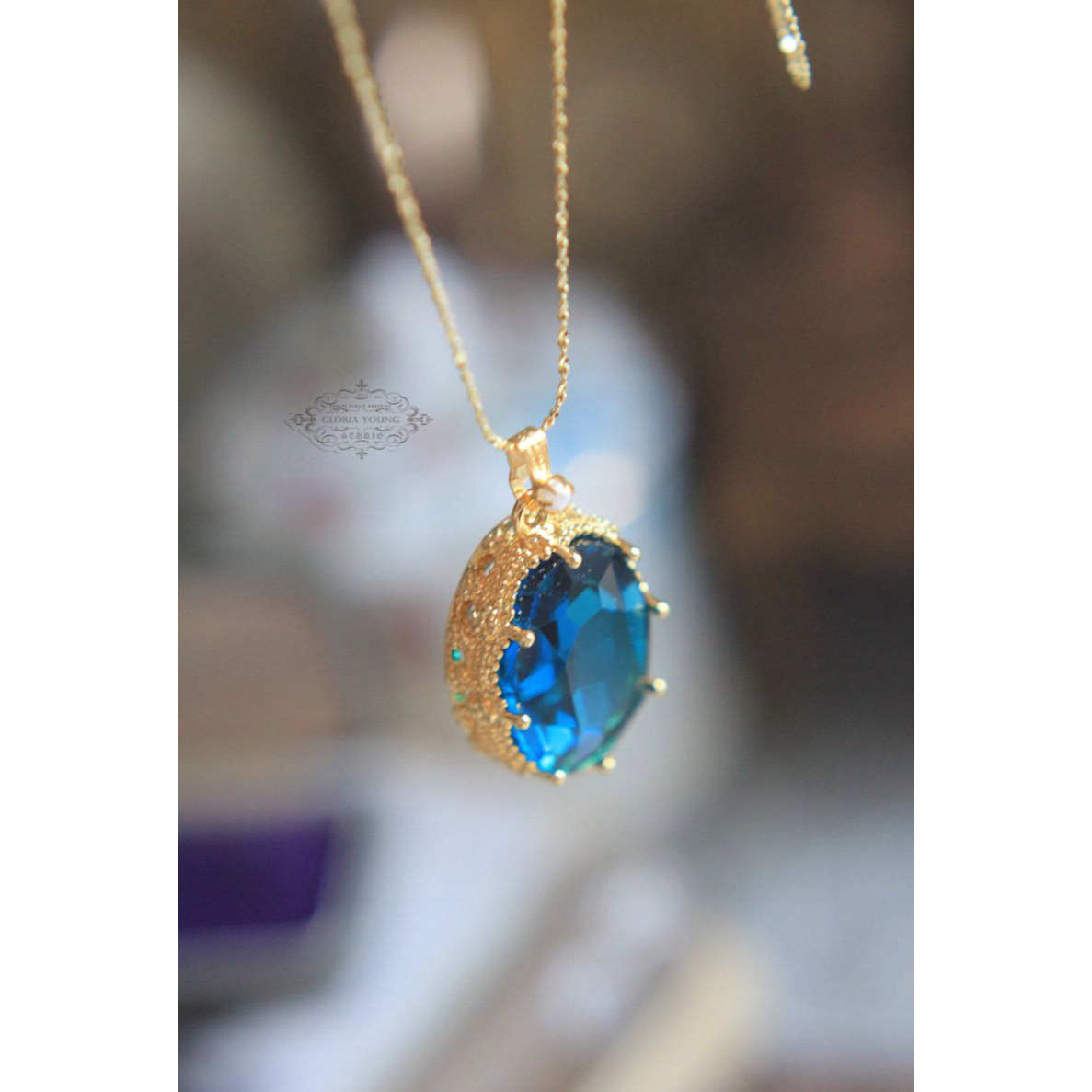 ピーコックブルー オーストリアクリスタル ヴィンテージ キラキラ ストーンネックレス