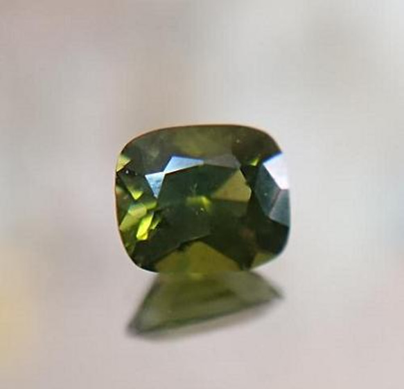 グリーンジルコン 0.7ct ☆1438 天然石 べるふぇKIRABOSHI希少石 