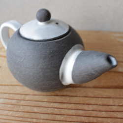 *限量版茶壺，黑土，白霧釉，底座系列，茶 第7張的照片