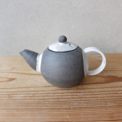 *限量版茶壺，黑土，白霧釉，底座系列，茶 第1張的照片