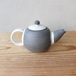 *限量版茶壺，黑土，白霧釉，底座系列，茶 第2張的照片