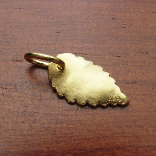 パール付K18葉っぱデザイン ペンダントトップ K24 葉っぱのペンダントトップ ペンダントトップ フラワー