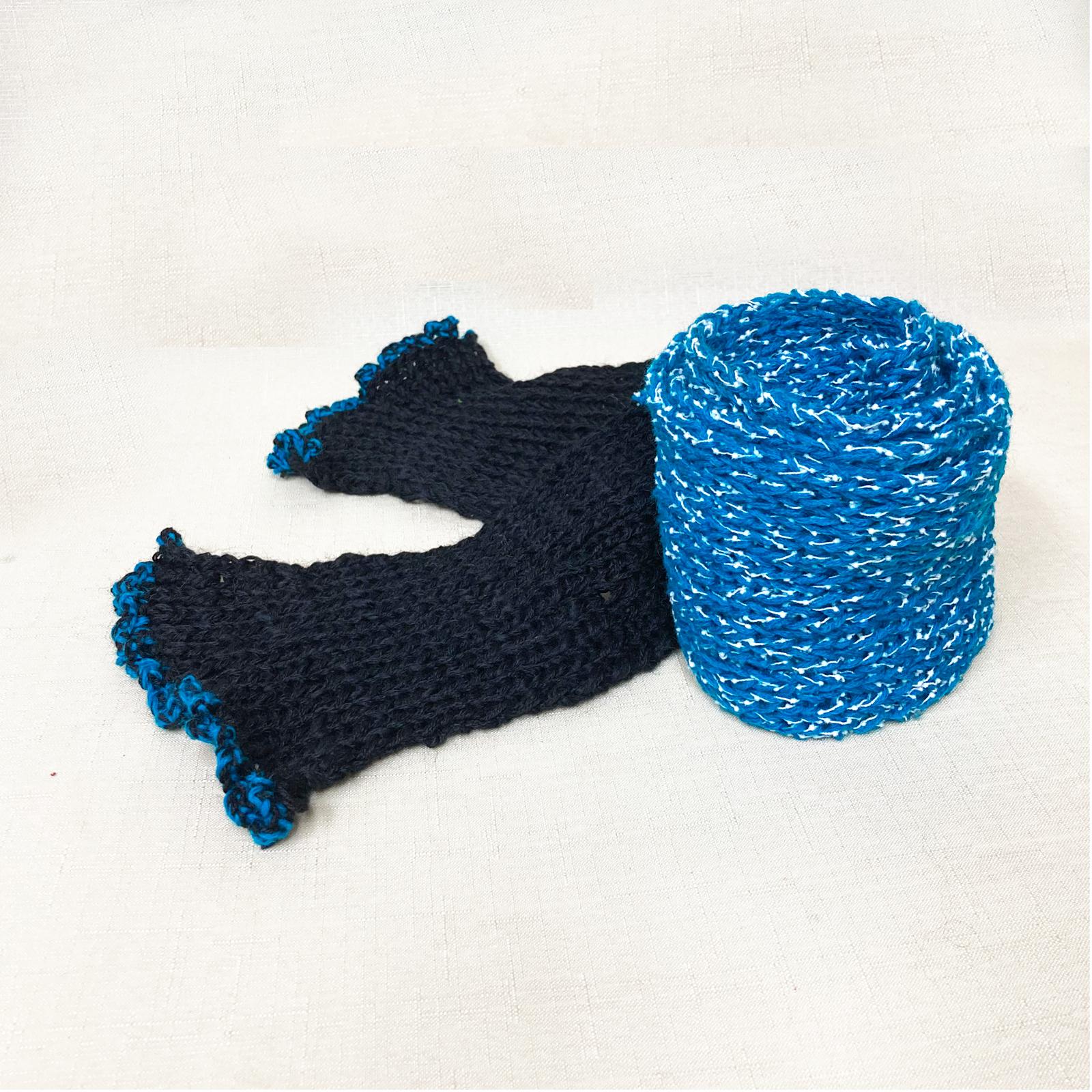 雪ん子ブルーと黒マフラー　プレゼント用にも