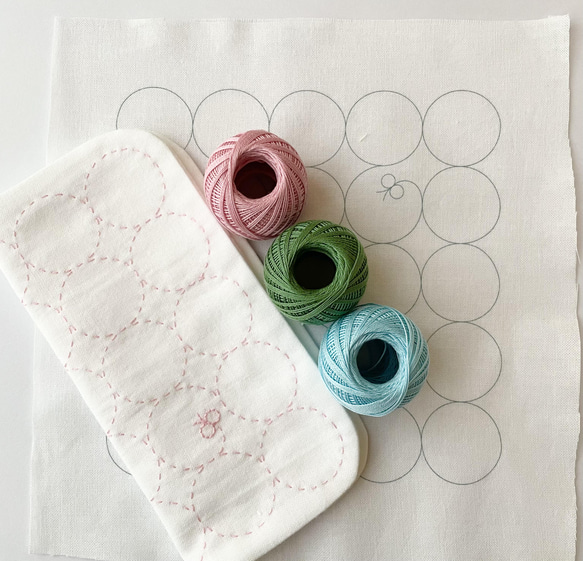 もっと美しく刺したい人へ　刺し子ハンカチキット　まるにちょうちょ 6枚目の画像