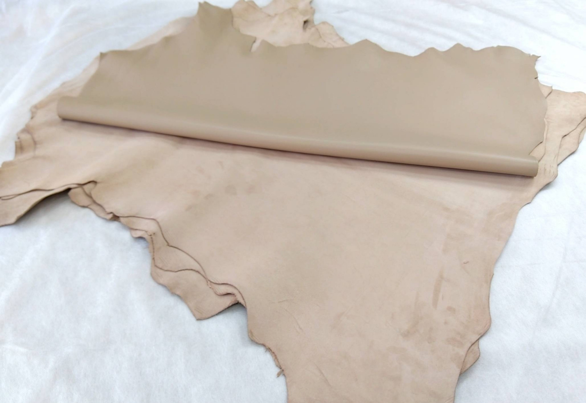 【定番商品】カプレット（ソフトゴート革）-COLOR 1557-革の厚み1.1mm前後 革の大きさ55デシ前後