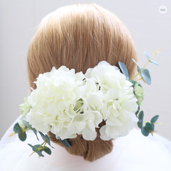 ホワイトラナンキュラスとあじさい　髪飾り/ヘアアクセサリー　結婚式　成人式　卒業式 1枚目の画像