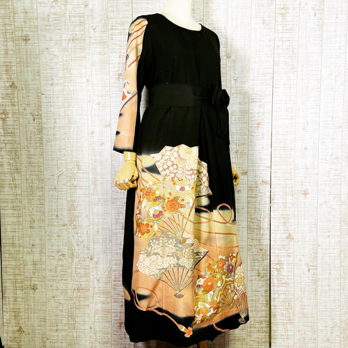 バニー振り袖絹ストール付きリメイクワンピースです。 振り袖絹ストール付きリメイクワンピースです。 振り袖絹ストール付き