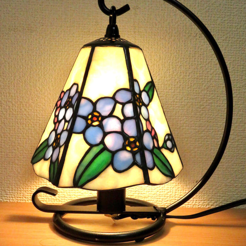 ⭐️送料無料⭐️ステンドグラス ＊勿忘草のテーブルランプ＊ スタンド