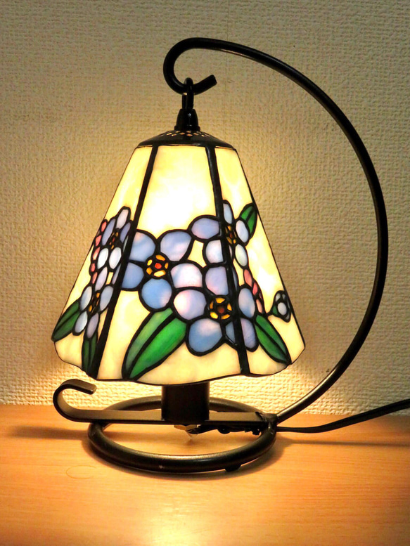 ⭐️送料無料⭐️ステンドグラス ＊勿忘草のテーブルランプ＊ スタンド