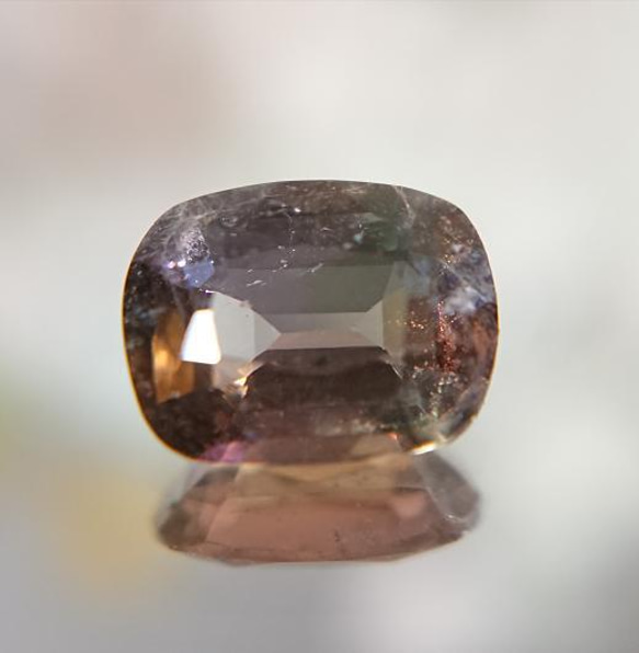 アキシナイト グリーン　0.6ｃｔ　⭐1535　　グリーンティントアキシナイト 1枚目の画像