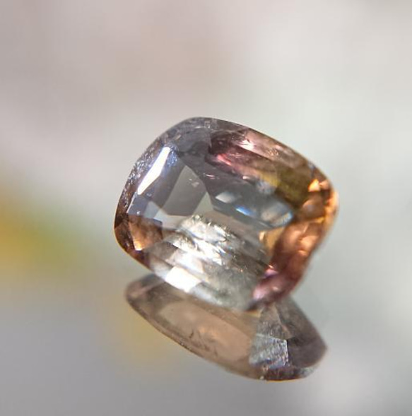 アキシナイト グリーン　0.6ｃｔ　⭐1535　　グリーンティントアキシナイト 3枚目の画像