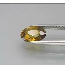 天然石 スフェーン ルース 0.90ct 非加熱 マダガスカル産　 虹が煌めくグリーン・イエローカラー！ 4枚目の画像