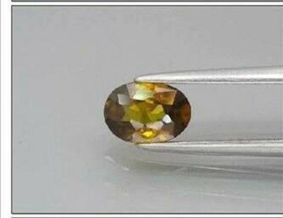 天然石 スフェーン ルース 0.90ct 非加熱 マダガスカル産　 虹が煌めくグリーン・イエローカラー！ 2枚目の画像