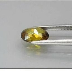 天然石 スフェーン ルース 0.90ct 非加熱 マダガスカル産　 虹が煌めくグリーン・イエローカラー！ 5枚目の画像