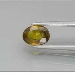 天然石 スフェーン ルース 0.80ct 非加熱 マダガスカル産　 虹が煌めくグリーン・イエローカラー！ 2枚目の画像