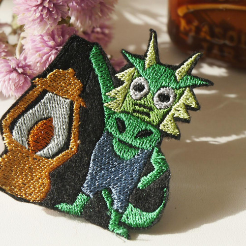 キャンプアウトドア刺繍シールワッペン 龍とランタン ワッペン