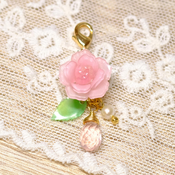 薔薇とローズクォーツのマスクチャーム♥その純粋な笑顔のために 