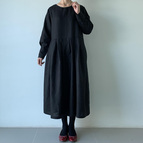 大人の可愛さを品よく格上げ。クラシカルな英国風ワンピース。リネン