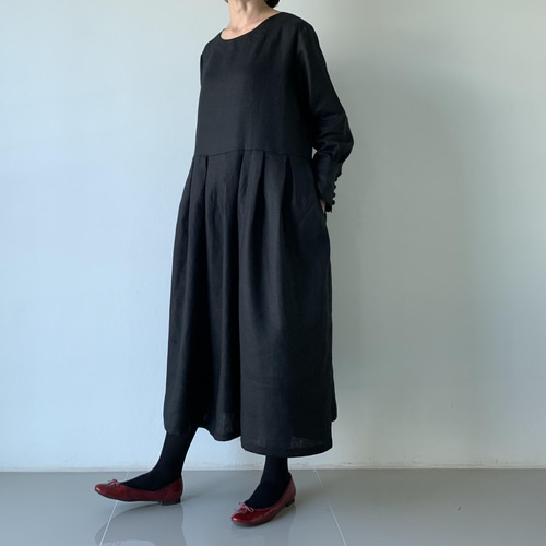 大人の可愛さを品よく格上げ。クラシカルな英国風ワンピース。リネン