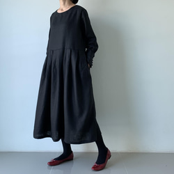 ヴェリテクール　リネンロングワンピース　ボートネック　麻100%　黒　長袖 大人の可愛さを品よく格上げ。クラシカルな英国風ワンピース。リネン