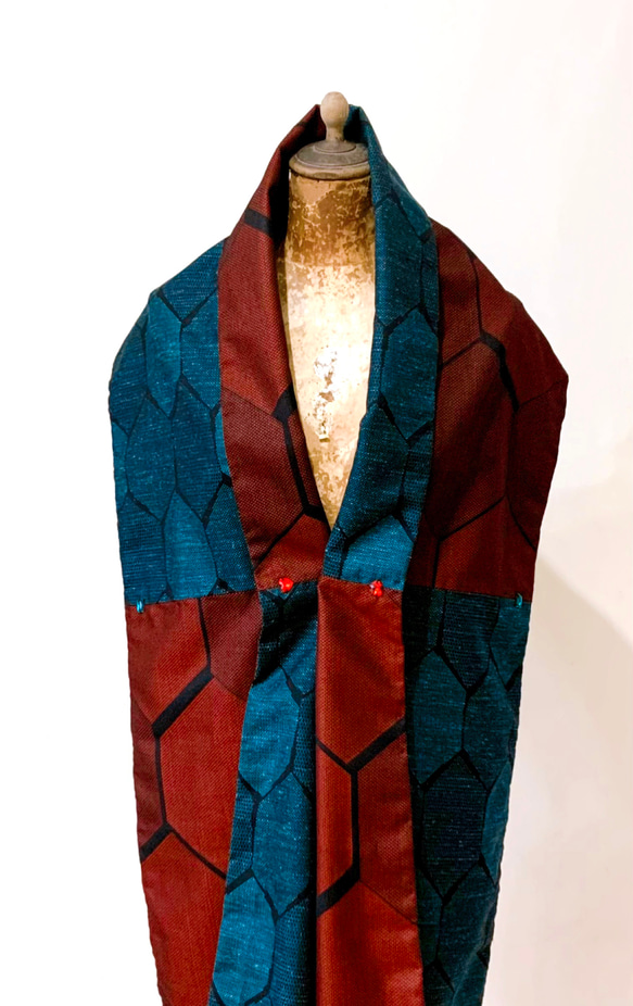 スカーフNo.301*歡沁*日本古董布黑底紅綠撞色六角幾何龜甲紋圍巾 披肩 第8張的照片
