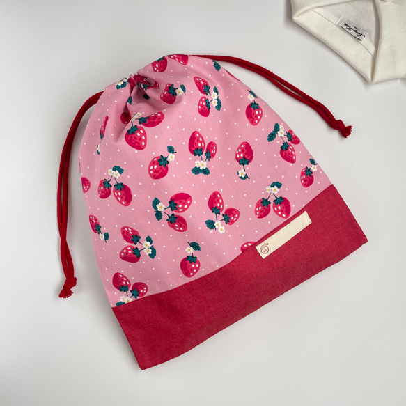 ネームタグ付き 体操服袋(お着替え袋)♡いちご 体操服袋・お着替え袋